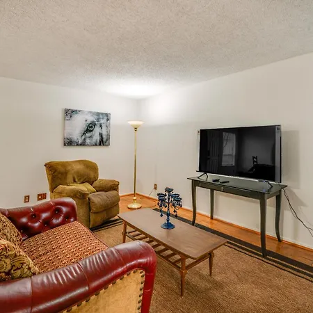 Walkable Dallas Condo About 3 Mi To Downtown!
